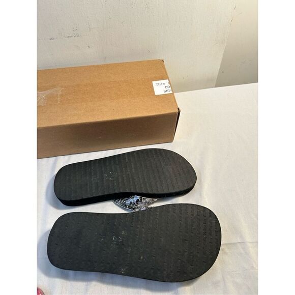 Yellowbox flip flop size 7 silver sequins sandals - Picture 8 of 8